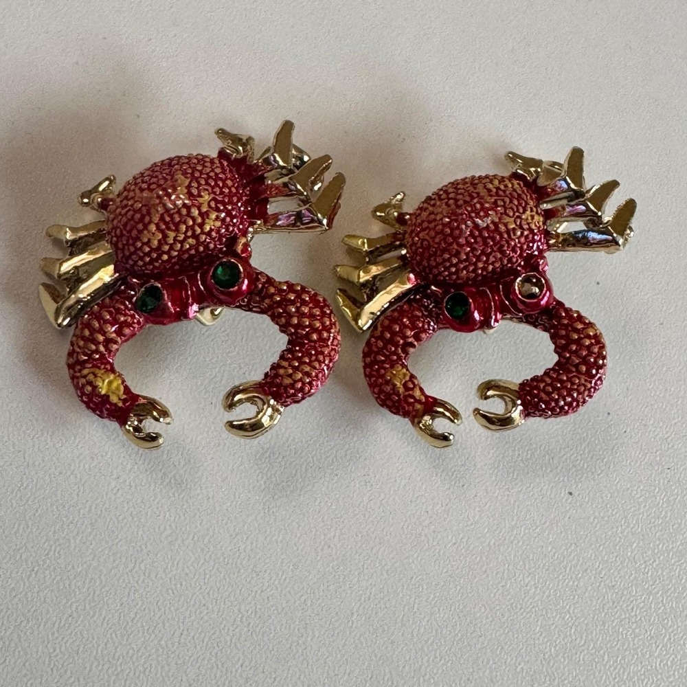 Vintage Red Enamel Crab pair of brooches/pins Gold Tone Nautical Rhinestone Eye - Picture 2 of 9